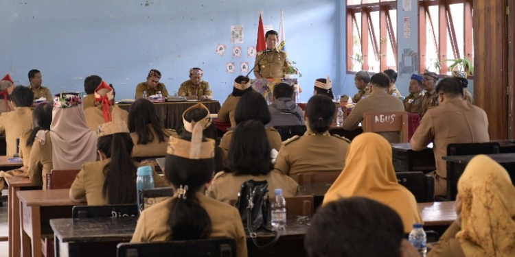 Beri Motivasi pada Tenaga Pendidik