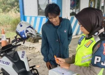 Personel Ditlantas Polda Kaltara Ajak Pengguna Jalan Disiplin Berkendara