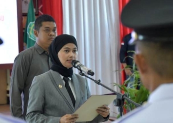 Bupati Laura Lantik 14 Kepala Desa