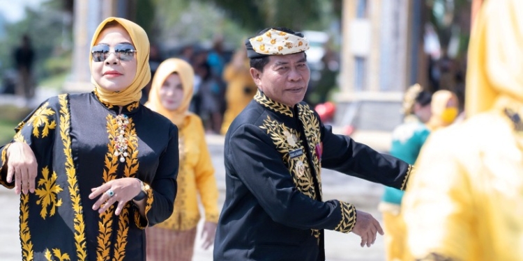 Gubernur Ikut Menari Massal di Perayaan Hari Jadi Tanjung Selor dan Bulungan