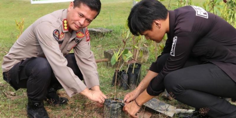Tanam 250 Bibit Pohon Sambut HUT Humas Polri ke-72