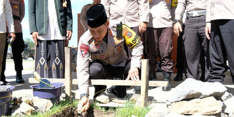 Kapolda Lakukan Peletakan Batu Pertama Pembangunan Masjid Nur Aryyaguna