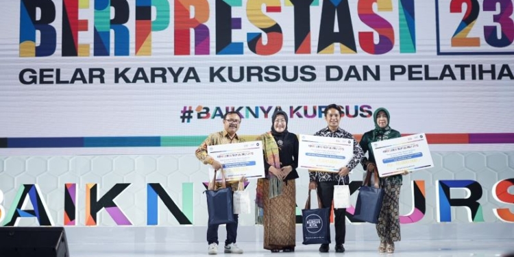 LKP Roby Perbatasan Raih 2 Penghargaan Tingkat Nasional