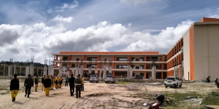 Wali Kota Resmikan SMP Negeri 11 Tarakan, Bangunannya Tiga Lantai  