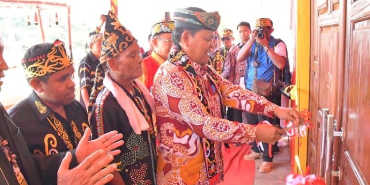 Wabup Resmikan Balai Adat Besar Dayak Agabag Sungai Tulin