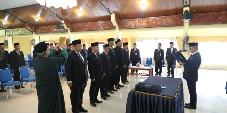 Wali Kota Lantik Pejabat Pimpinan Tinggi Pratama dan Pengawas Pemerintah