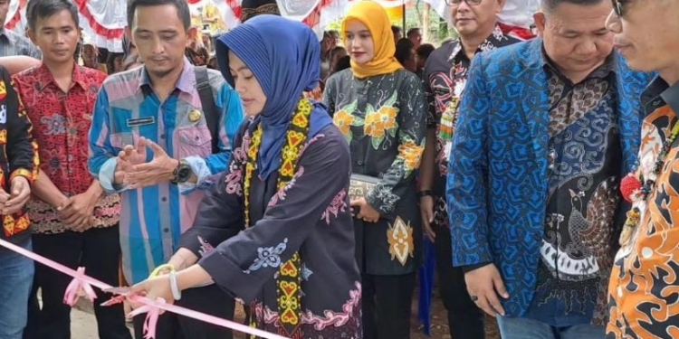 Bupati Laura Resmikan PAUD Pelangi Kasih Desa Pagaluyon