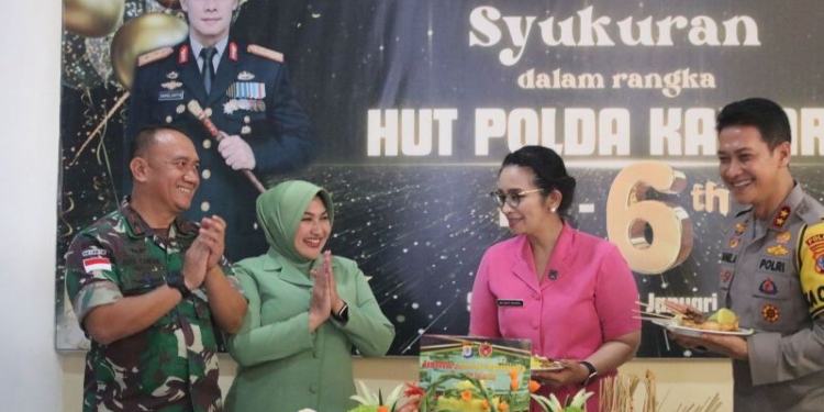 HUT Polda Kaltara ke-6, Kapolda Terima Surprise dari Danrem 092/Maharajalila dan Jajaran