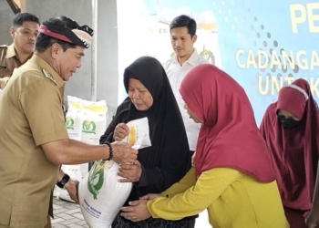 Gubernur Salurkan Bantuan Beras, Penerima Rasakan Dampaknya