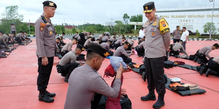 Apel Gelar Pasukan, Kapolda Cek Kelengkapan dan Peralatan Personel yang Terlibat BKO