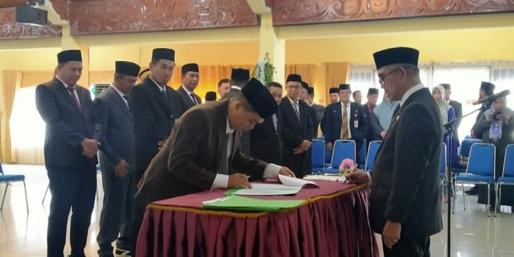 Lantik 5 Direktur Perumda, Wali Kota Harapkan Segera Susun Langkah Strategi untuk Bawa Perusahaan Sehat