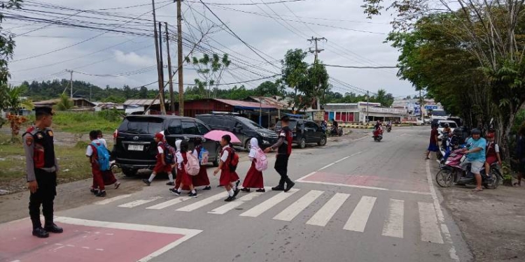 Wujudkan Kamseltibcarlantas, Ditsamapta Polda Kaltara Rutin Lakukan Pengaturan Lalu Lintas