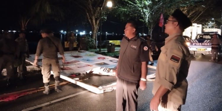 Bawaslu Tertibkan Alat Peraga Kampanye
