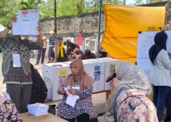 Meski PSU, Pemilih Antusias Mencoblos di TPS 57 Karang Anyar