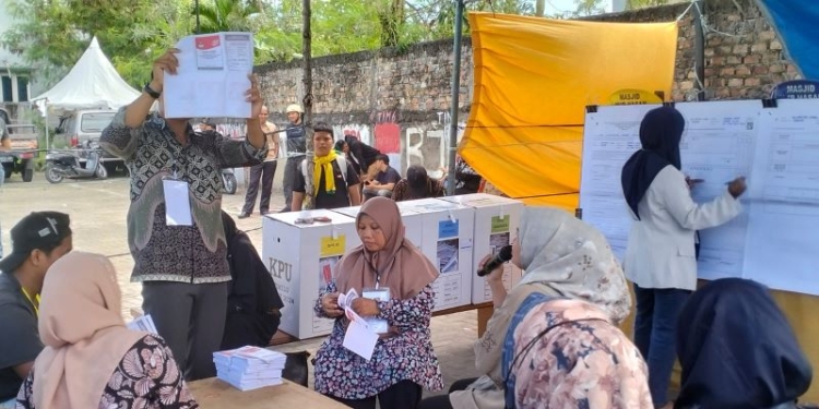 Meski PSU, Pemilih Antusias Mencoblos di TPS 57 Karang Anyar