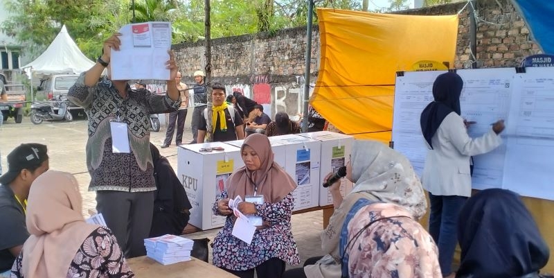 Meski PSU, Pemilih Antusias Mencoblos di TPS 57 Karang Anyar