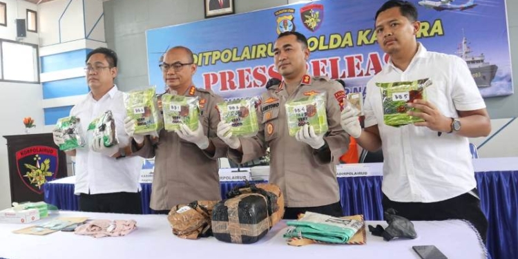Ditpolairud Polda Kaltara Gagalkan Penyelundupan Sabu 5 kilo di Perairan Juata Laut