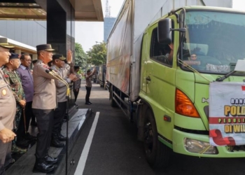 Kapolda Jatim Berangkatkan 50.789 Paket Bantuan Kemanusiaan untuk Warga Terdampak Banjir Jateng