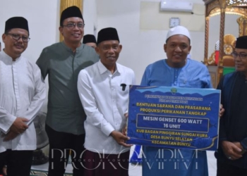 Safari Ramadan di Bunyu, Bupati Syarwani Tarawih Bersama dan Serahkan Bantuan