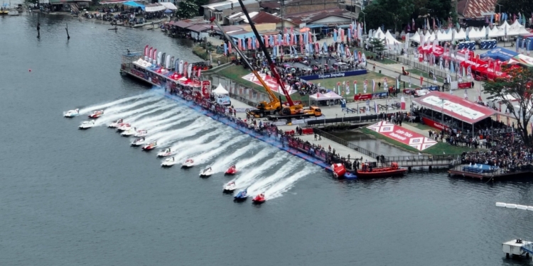 F1 Powerboat 2024 Danau Toba Sukses Pakai Listrik Hijau PLN yang Andal Tanpa Kedip