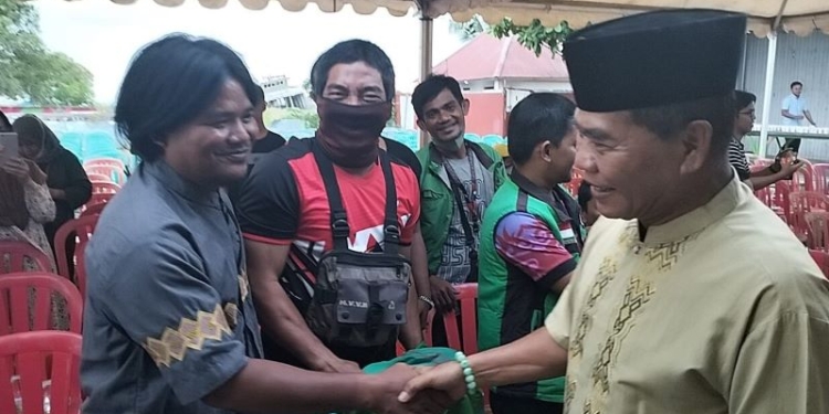 Gubernur Buka Puasa Bersama Tukang Ojek, Supir Angkot dan Buruh TKBM