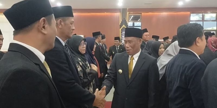 Lantik Pejabat Administrator dan Pengawas Pemkab Bulungan