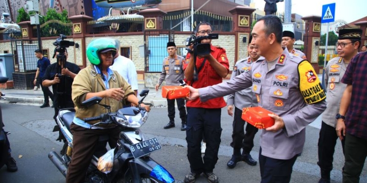 4 Jenderal Polri Kompak Bareng Polwan dan Wartawan Sebar Kebaikan di Ramadan