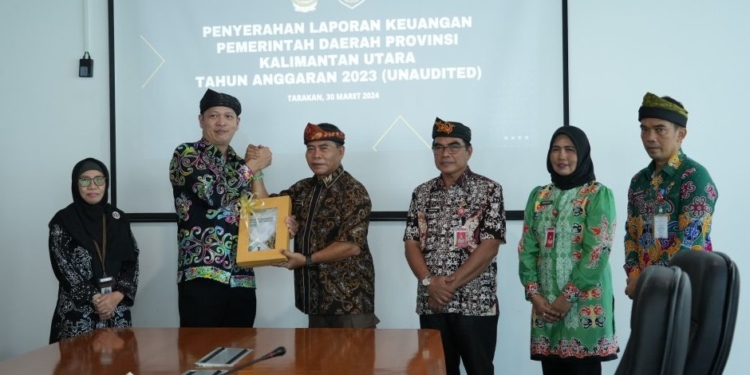 Serahkan LKPD 2023, Gubernur Optimis Kembali Raih WTP ke-10