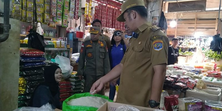 Sidak Pasar Jelang Idulfitri, Pj Walikota Tarakan Jamin Stok Tercukupi