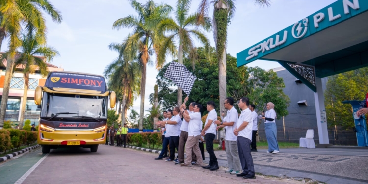 Mudik Asyik Bareng BUMN, PLN Lepas 975 Pemudik Balikpapan