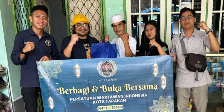 Melalui PWI Peduli, PWI Tarakan Berbagi Takjil dan Sembako