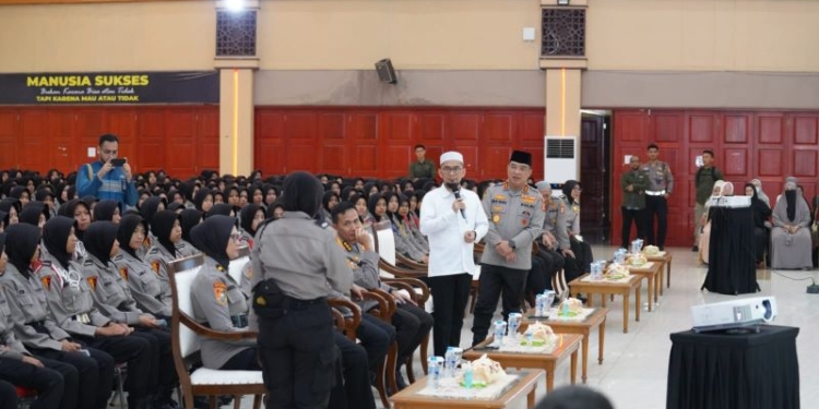 Program Pendidikan Siswa Qur’ani Cetak Polwan Berprestasi Dengan Keagamaan Kuat
