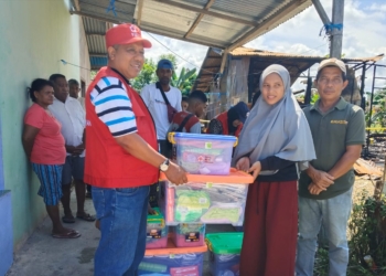 PMI Tarakan Serahkan Bantuan untuk Warga Terdampak Kebakaran di Kampung Satu