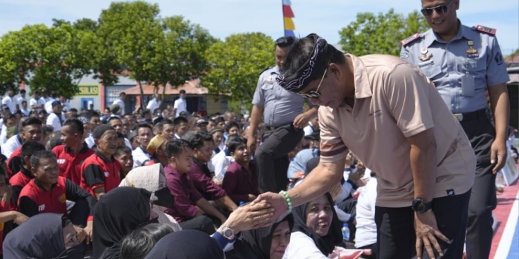 Kunjungi Lapas Kelas 2B Nunukan, Gubernur Sempatkan Berolahraga dan Lakukan Penyerahan Sapi Qurban