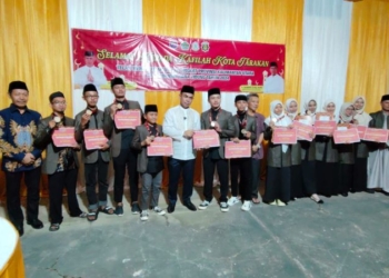 Apresiasi Kafilah Tarakan, Pj Walikota Bustan Serahkan Bonus bagi Qori dan Qoriah Berprestasi