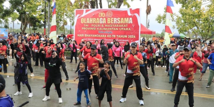 Sambut Hari Bhayangkara ke-78, Sekprov Apresiasi Gelaran Jalan Sehat