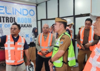 Pastikan Distribusi Bahan Pokok Penting Lancar, Pj Wali Kota Tarakan Pantau Kegiatan Bongkar di Pelabuhan Malundung