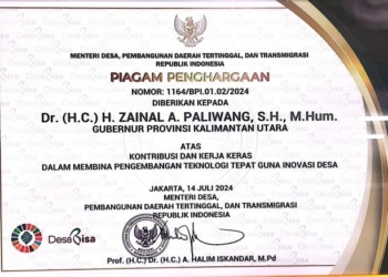Dinilai Berkontribusi Kembangkan Inovasi TTG, Gubernur Kaltara Raih Piagam dan Lencana Abdi Inovasi Desa
