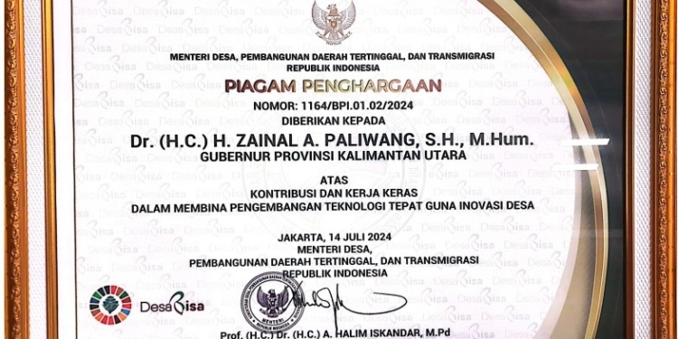 Dinilai Berkontribusi Kembangkan Inovasi TTG, Gubernur Kaltara Raih Piagam dan Lencana Abdi Inovasi Desa