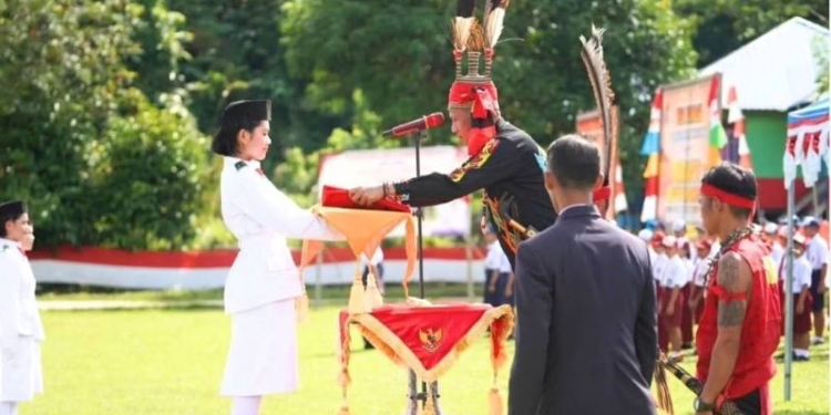 Asisten Administrasi Umum Setda Nunukan Hadiri Upacara Hari Kemerdekaan RI di Lumbis Hulu