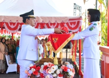 Wabup Hanafiah Pimpin Upacara Penurunan Bendera Merah Putih