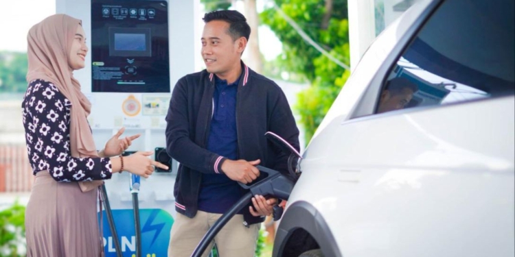 PLN Terus Genjot Penambahan Charging Station Kendaraan Listrik di Berbagai Daerah