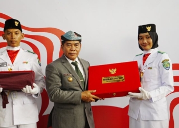 Gubernur Bawa Duplikat Bendera Pusaka ke Kaltara