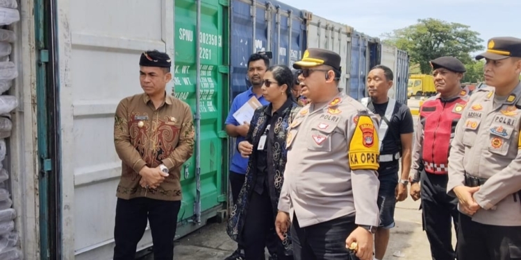 Pj Wali Kota Tarakan Pantau Kedatangan Logistik Pilkada