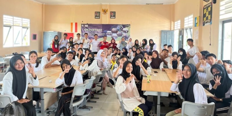 Cetak Relawan Muda, Giat Membina Unit PMR di Sekolah