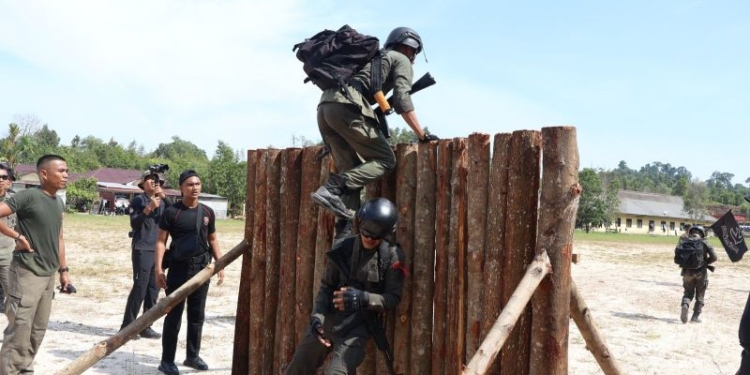 Dansat Brimob Polda Kaltara Buka Brimob Swat Challenge