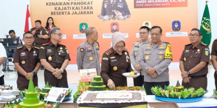 Kapolda Kaltara Beri Ucapan Selamat Kenaikan Pangkat Kajati Kaltara