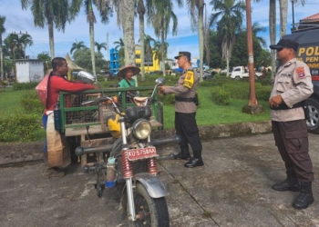 Personel Ditbinmas Polda Kaltara Sambangi Masyarakat di Pasar Induk Tanjung Selor