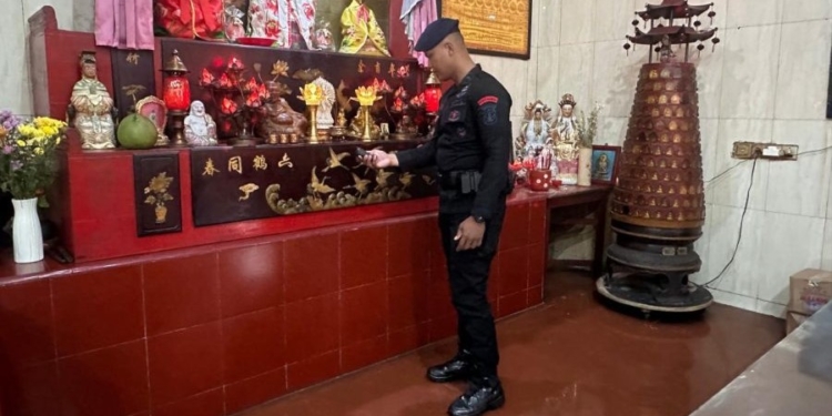 Jamin Keamanan Ibadah Imlek, Satuan Brimob Polda Kaltara Laksanakan Streilisasi Tempat Ibadah