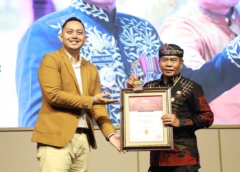 Gubernur Zainal Raih Penghargaan The Best Leader Indonesia 2025